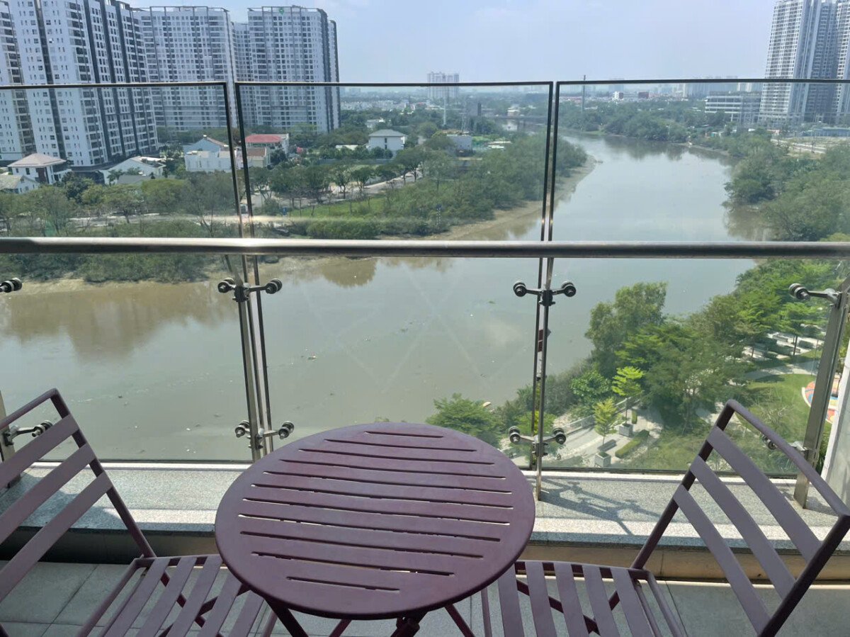 balcony phong khach can ho lien ke song - Giá cho thuê căn hộ 3pn số 06 tòa B chung cư Riverpark Premier phường Tân Hưng T1/2026