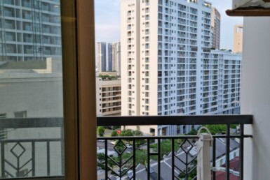 balcony phong khach lien ke duong so 16 va chung cu midtown 385x258 - Giá mua bán căn hộ 3pn tòa B chung cư Green View phường Tân Mỹ T1/2026