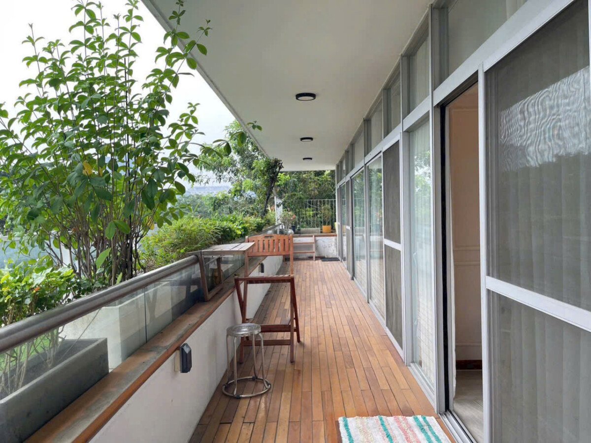 balcony phong ngu 1 - Giá mua bán căn hộ sân vườn lầu 3 chung cư Garden Court 1 phường Tân Hưng T1/2026