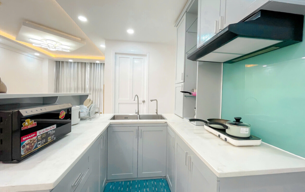 bep can ho ban 14 1170x738 - Cho thuê căn hộ 77m2, chung cư Scenic Valley 2, 02pn, giá 19tr/tháng, nội thất đầy đủ, xem nhà dễ.