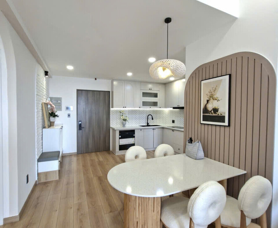 bep can ho ban 16 900x738 - Bán trước tết căn hộ Saigon South Residences. DT 75m2 Nhà đẹp-Lầu cao- 2 phòng-2wc- Nội thất như hình- Giá 6.490 Tỷ