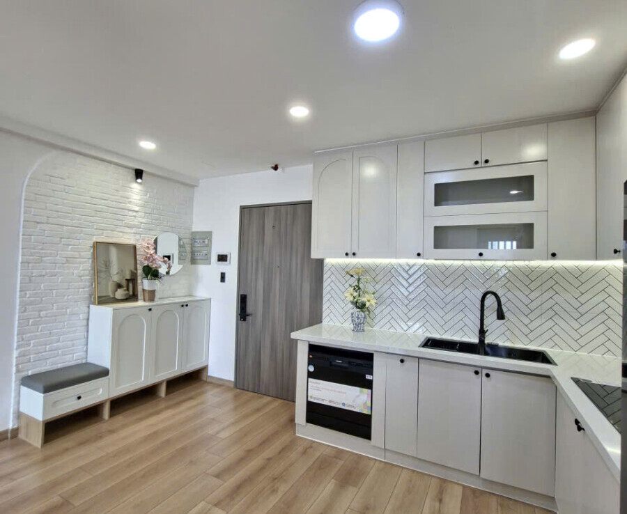 bep can ho dep ban 900x738 - Bán trước tết căn hộ Saigon South Residences. DT 75m2 Nhà đẹp-Lầu cao- 2 phòng-2wc- Nội thất như hình- Giá 6.490 Tỷ