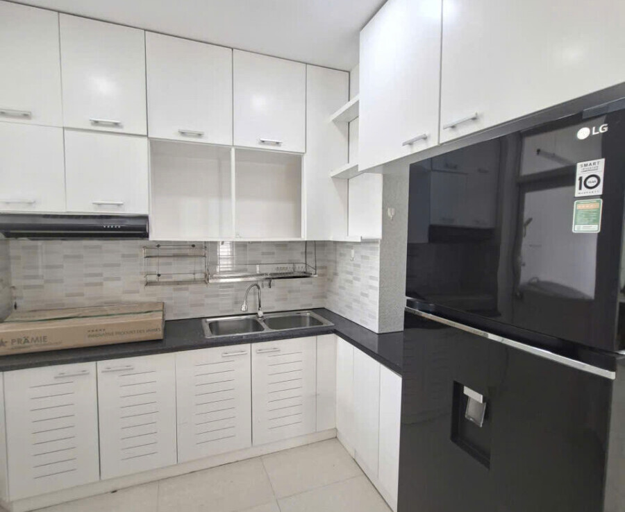 bep day du 900x738 - Cho thuê căn hộ Sky Garden 3. DT 72m2 Thiết kế 3 Phòng ngủ-2wc- Lầu cao- Nội thất đầy đủ- Giá 19 Triệu/Tháng