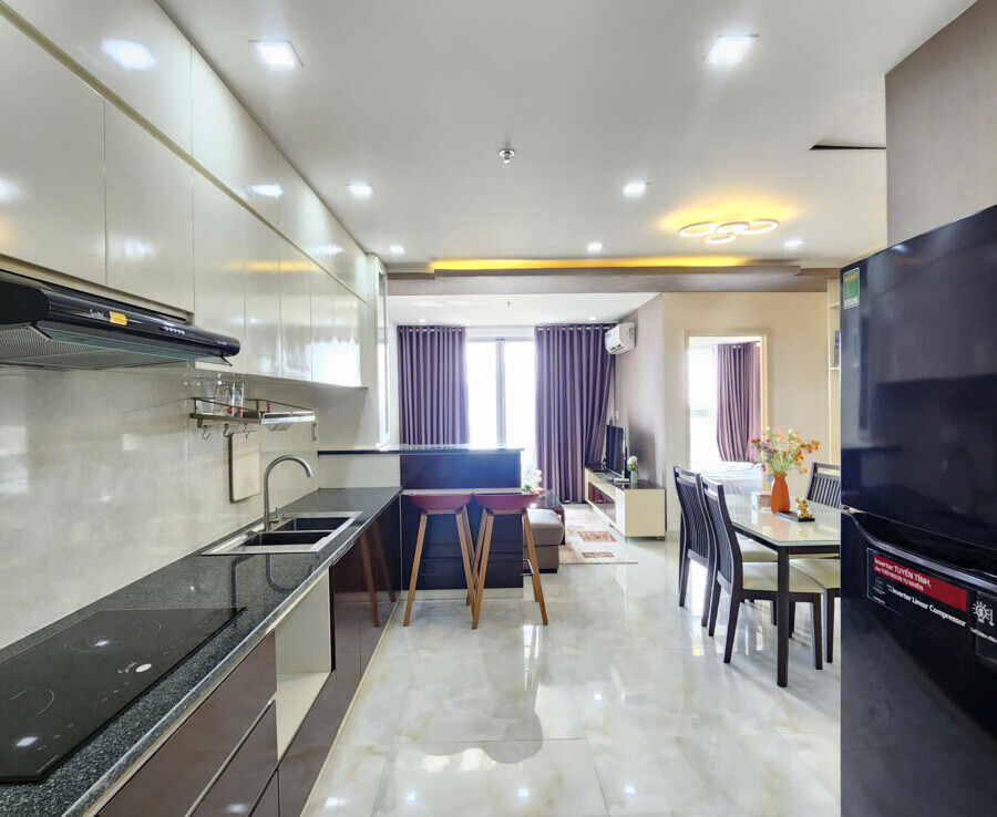 bep thoang can ho ban 900x738 - Bán căn hộ Scenic Valley 1. DT 71m2 Nhà đẹp- Nội thất như hình- 2 Phòng-2wc- Đang trống vào ở ngay- Giá 7.2 Tỷ