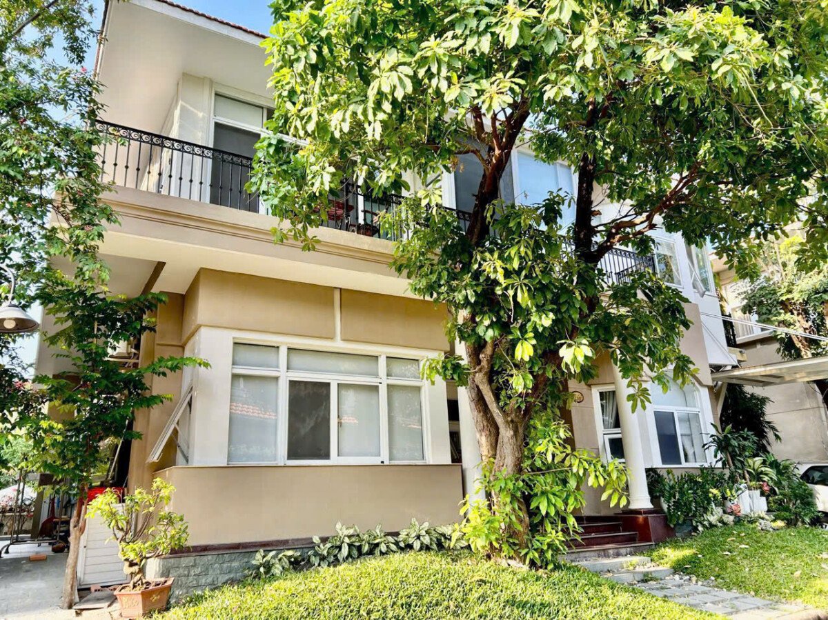 biet thu co cay xanh mat me truoc nha - Giá cho thuê nhà Biệt thự 6pn số 230 nội khu Phú Gia phường Tân Hưng T2/2026