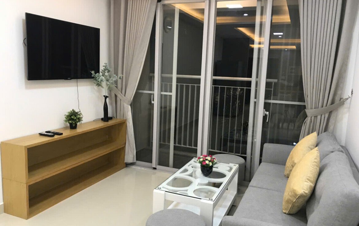 can canh phong khach can ho ban 1 1170x738 - Giá mua bán căn hộ 2pn 80m2 tòa D view hồ bơi chung cư Scenic Valley 1 t1/2026