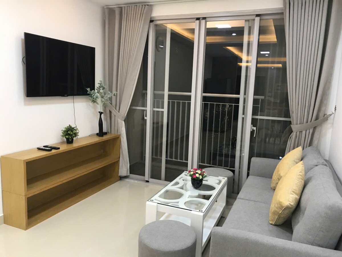 can canh phong khach can ho ban 1 - Giá mua bán căn hộ 2pn 80m2 tòa D view hồ bơi chung cư Scenic Valley 1 t1/2026