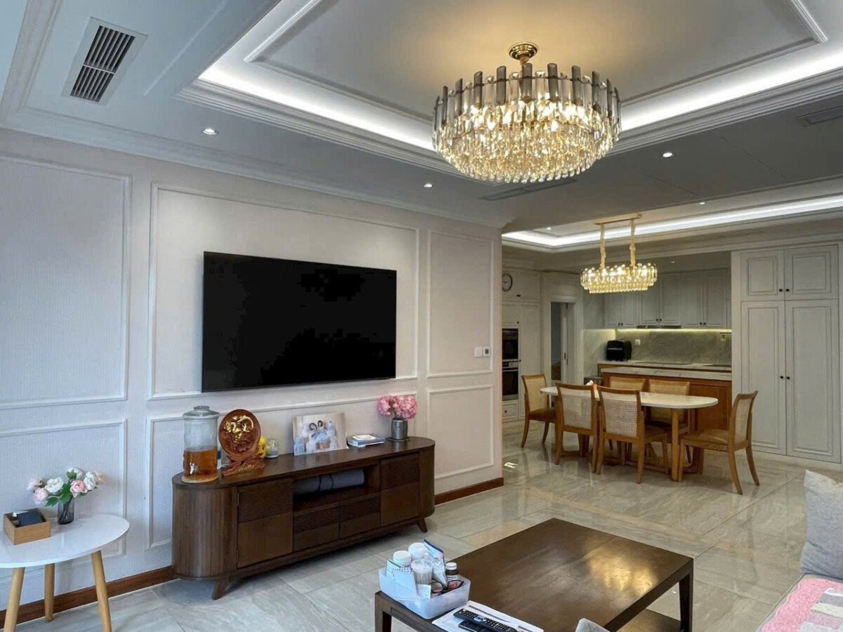 can canh phong khach day du noi that cao cap - Giá mua bán căn hộ sân vườn lầu 3 chung cư Garden Court 1 phường Tân Hưng T1/2026