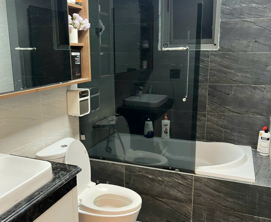 can ho co 2 nha tam hoan thien nhu hinh 2 900x738 - Bán gấp hộ 2pn tòa B view sông lầu cao căn góc chung cư Hưng Phúc giá 8 tỷ có ô xe