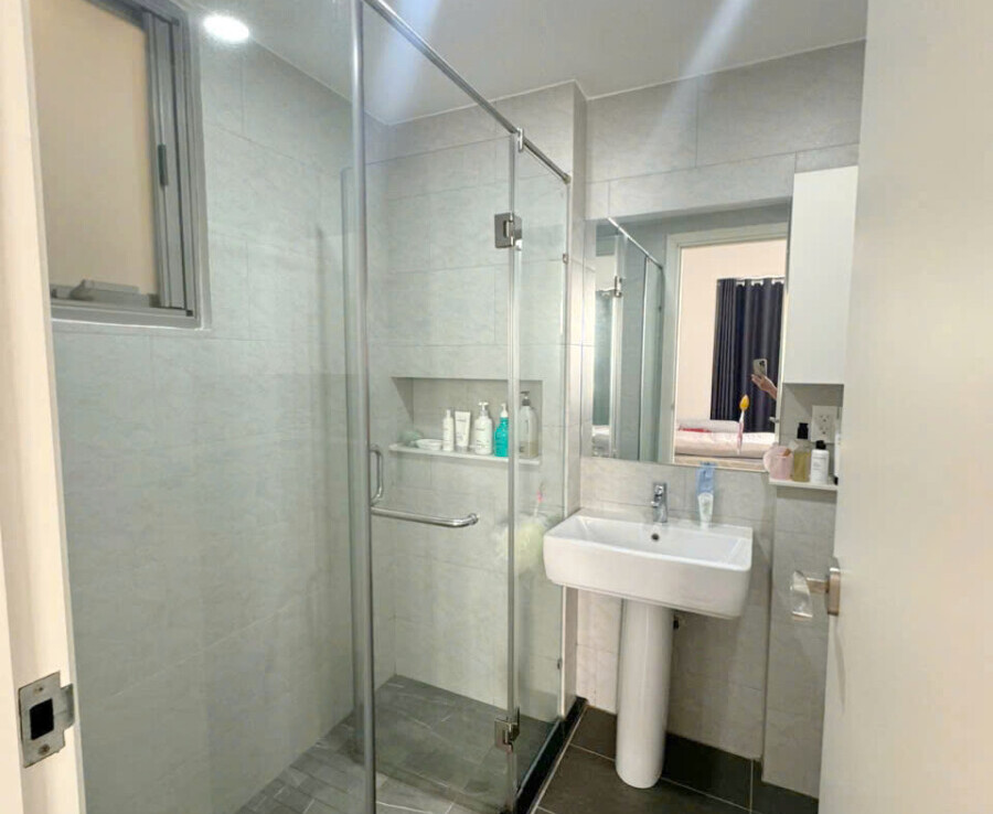 can ho co 2 nha tam hoan thien nhu hinh 5 900x738 - Bán gấp căn hộ 2pn tòa C lầu cao, view biệt thự, có ô xe chung cư Hưng Phúc Happy Residence giá 8 tỷ