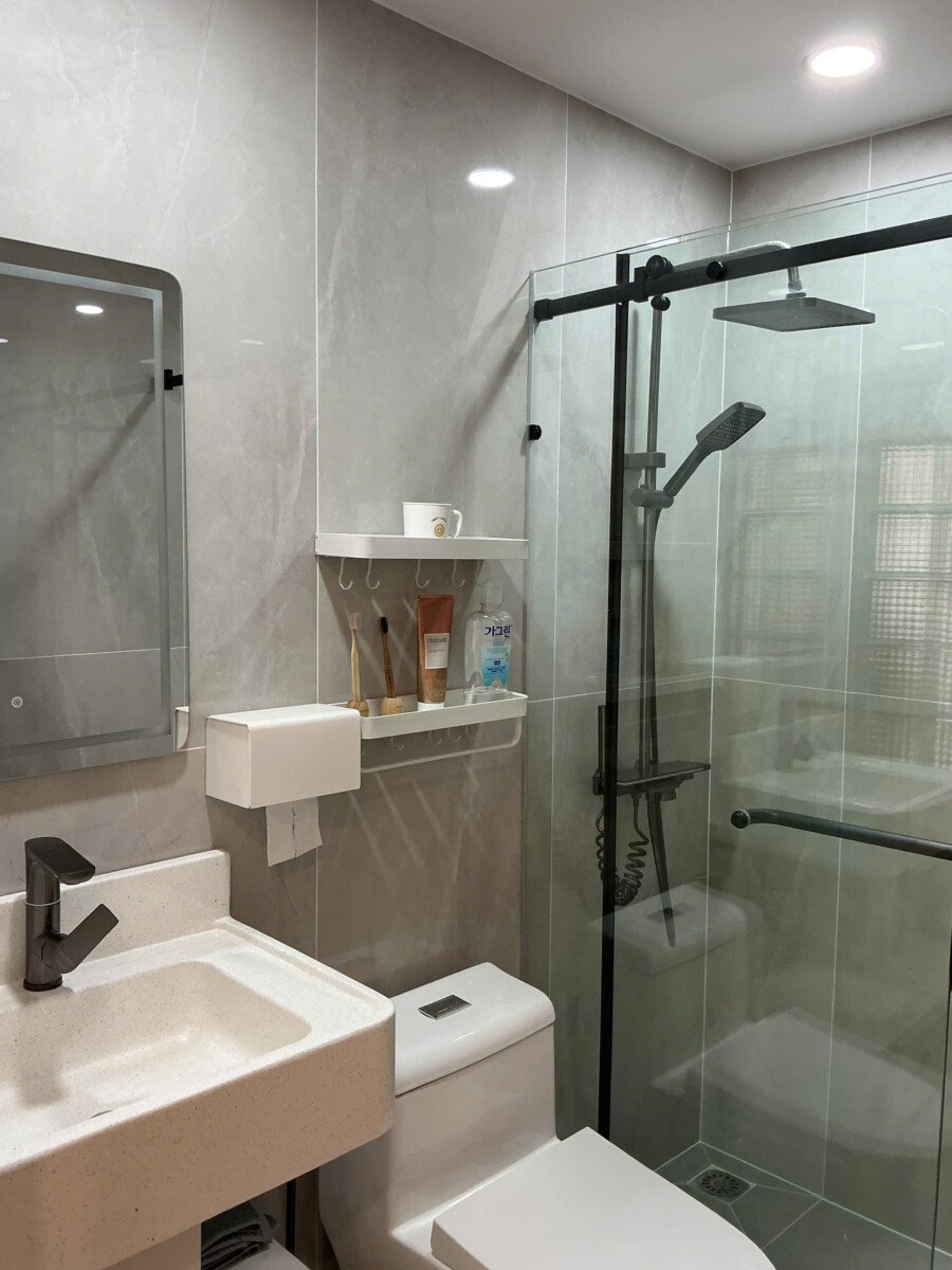 can ho co 2 nha tam hoan thien nhu hinh 6 - Giá mua bán căn hộ 3pn góc 72m2 tòa 14a chung cư Sky Garden 3 phường Tân Hưng T1/2026