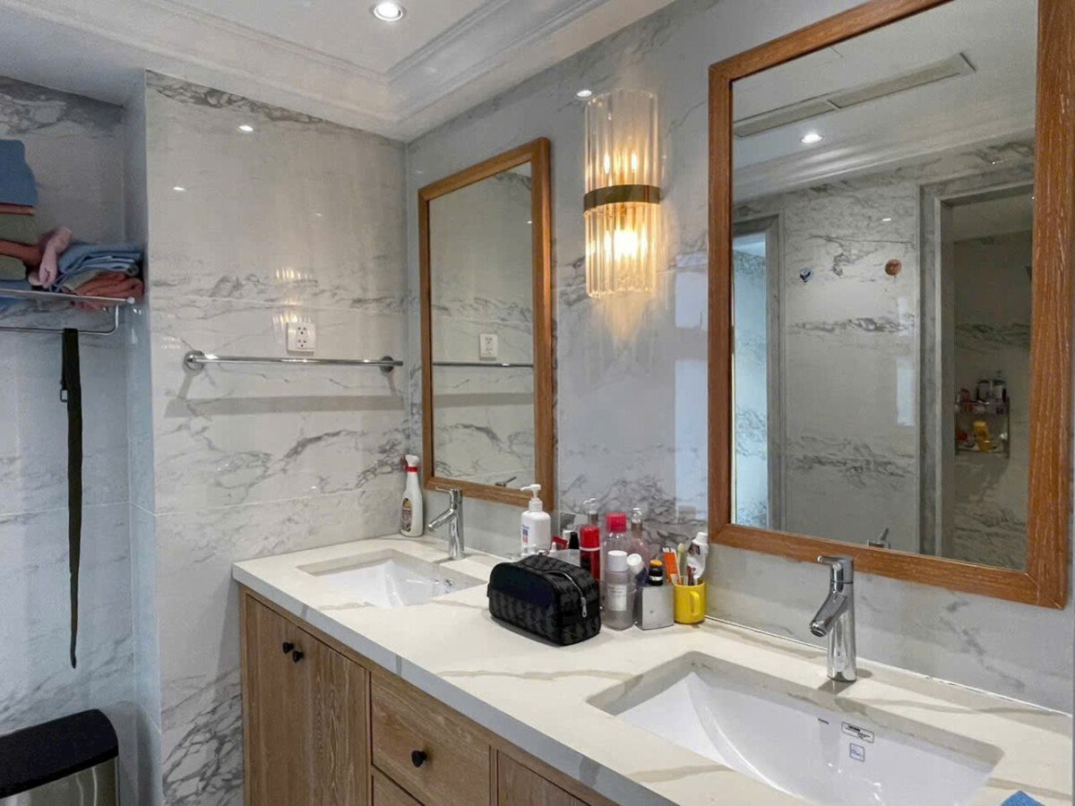 can ho co 2 nha tam hoan thien nhu hinh 8 - Giá mua bán căn hộ sân vườn lầu 3 chung cư Garden Court 1 phường Tân Hưng T1/2026