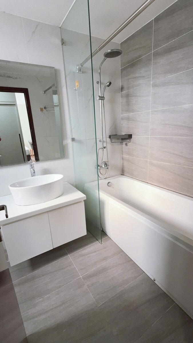 can ho co 2 toilet day du thiet bi ve sinh cao cap - Giá mua bán căn hộ 3pn tòa A chung cư Hưng Phúc 1 phường Tân Mỹ T1/2026