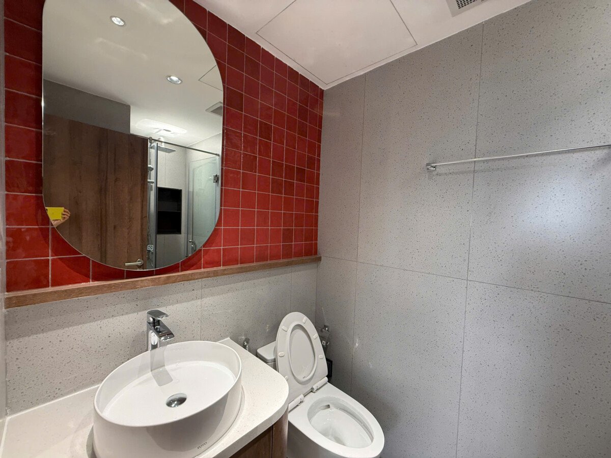 can ho co 2 toilet hoan thien nhu hinh 2 - Giá mua bán căn hộ 3pn view Tôn Dật Tiên chung cư The panorama phường Tân Hưng T1/2026