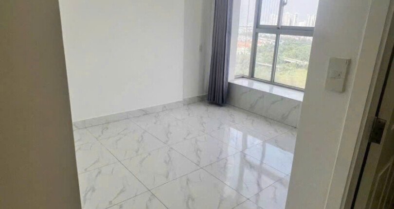 Bán gấp căn hộ 3pn căn góc lầu cao tòa D chung cư Scenic Valley 1 giá 9,5 tỷ có ô xe