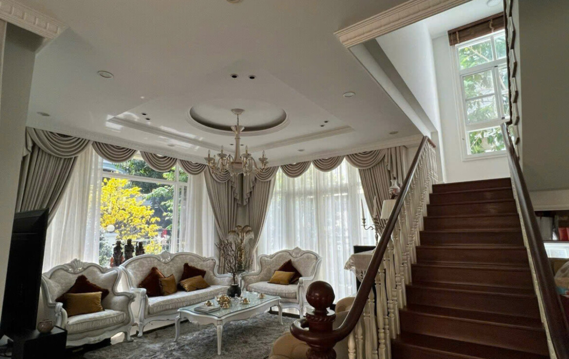 cau thang bo len lau 1 1170x738 - Giá mua bán nhà Biệt thự nguyên căn số 06 Mỹ Phú 3 phường Tân Mỹ T1/2026