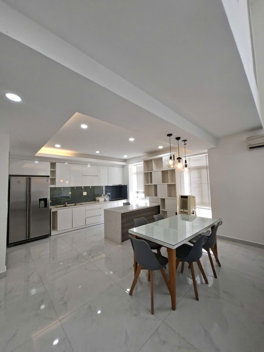 cho thue can ho penthouse sky garden 3 3 - Cho thuê nhanh Penthouse Sky Garden 3. DT 200m2 Nhà đẹp- sân vườn rộng- 3 Phòng ngủ-2wc- Giá thuê 45 Triệu/Tháng