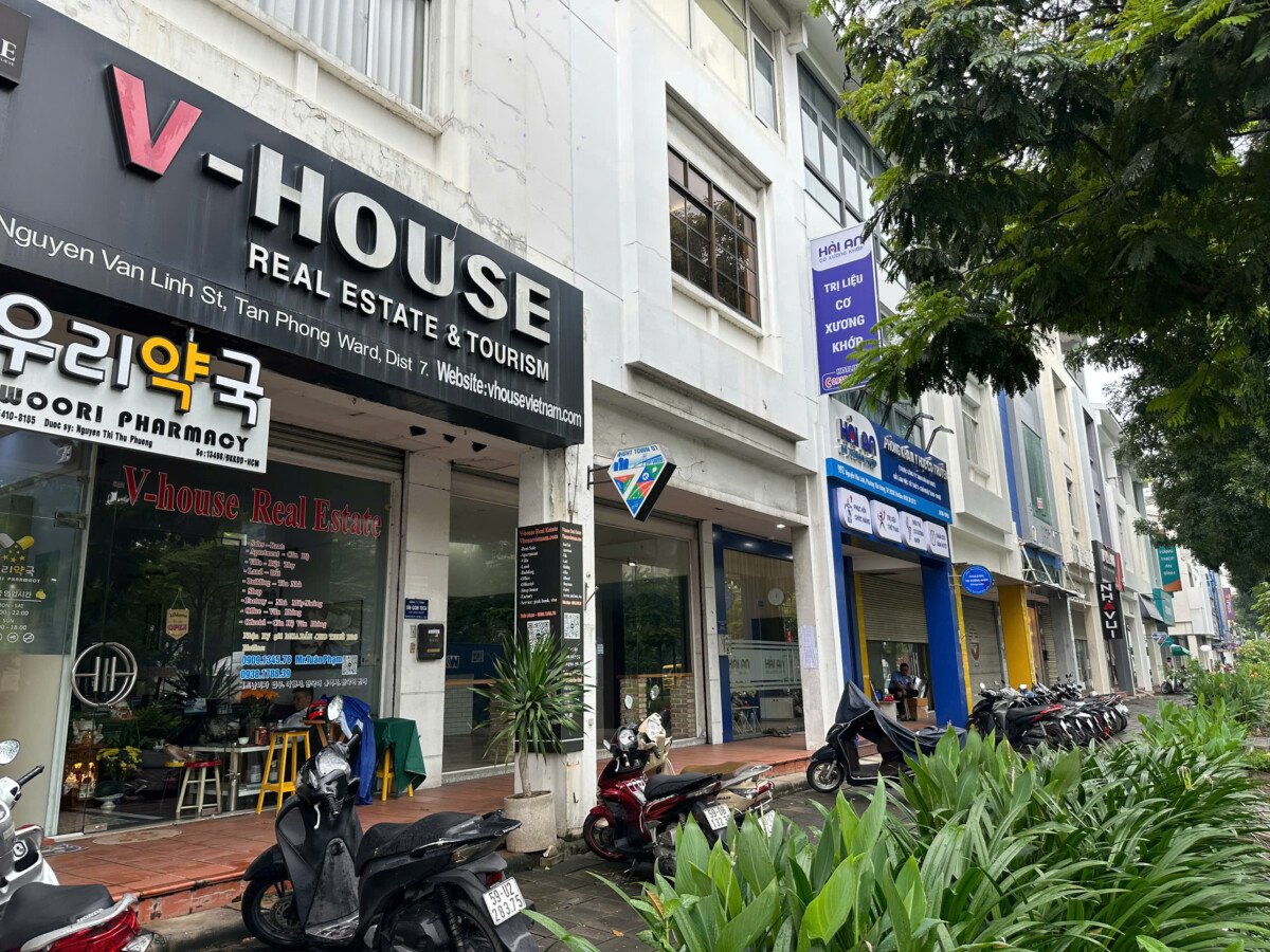 cho thue nguyen can mat tien lon trung tam pmh - Cho thuê nguyên căn mặt tiền Nguyễn Văn Linh. PMH Tổng diện tích 300m2- trệt và 3 lầu- Vị trí đẹp- Giá 65 Triệu/Tháng