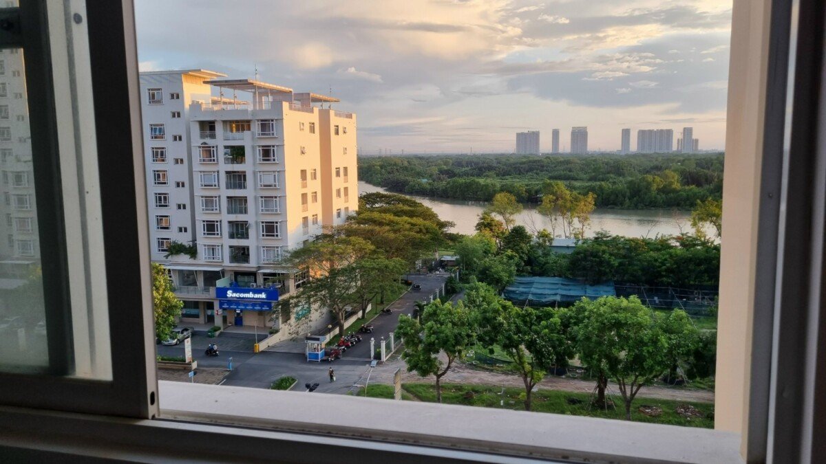 cua so phong ngu truc dien song va cong vien - Giá mua bán căn hộ 3pn tòa C chung cư Green View phường Tân Mỹ T1/2026