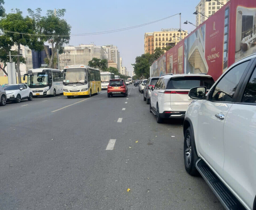 duong pham thieu phia bac triton cown 900x738 - Giá mua bán căn hộ 3pn số 02 tòa A chung cư Triton Crown phường Tân Mỹ T2/2026