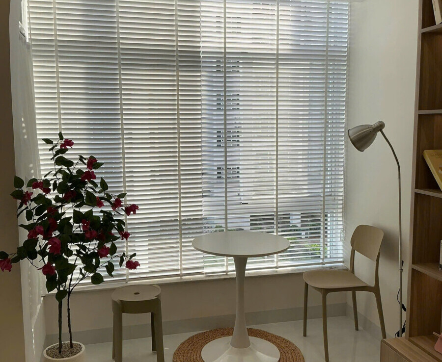 goc phong khach 1 900x738 - Giá mua bán căn hộ 3pn góc 72m2 tòa 14a chung cư Sky Garden 3 phường Tân Hưng T1/2026