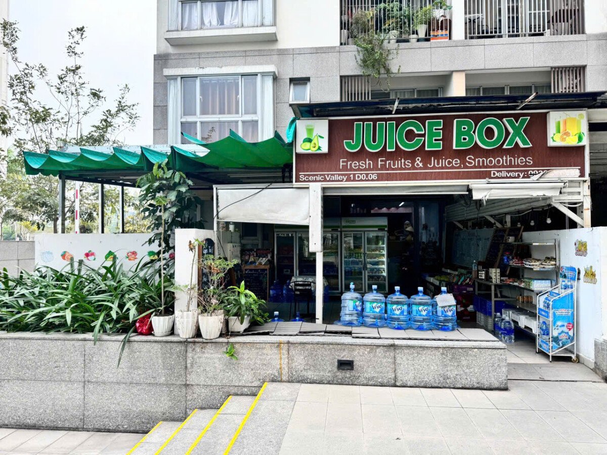 hien trang shophouse dang kinh doanh sieu thi trai cay - Giá mua bán Shophouse căn góc khối đế chung cư Scenic Valley 1 phường Tân Mỹ T2/2026