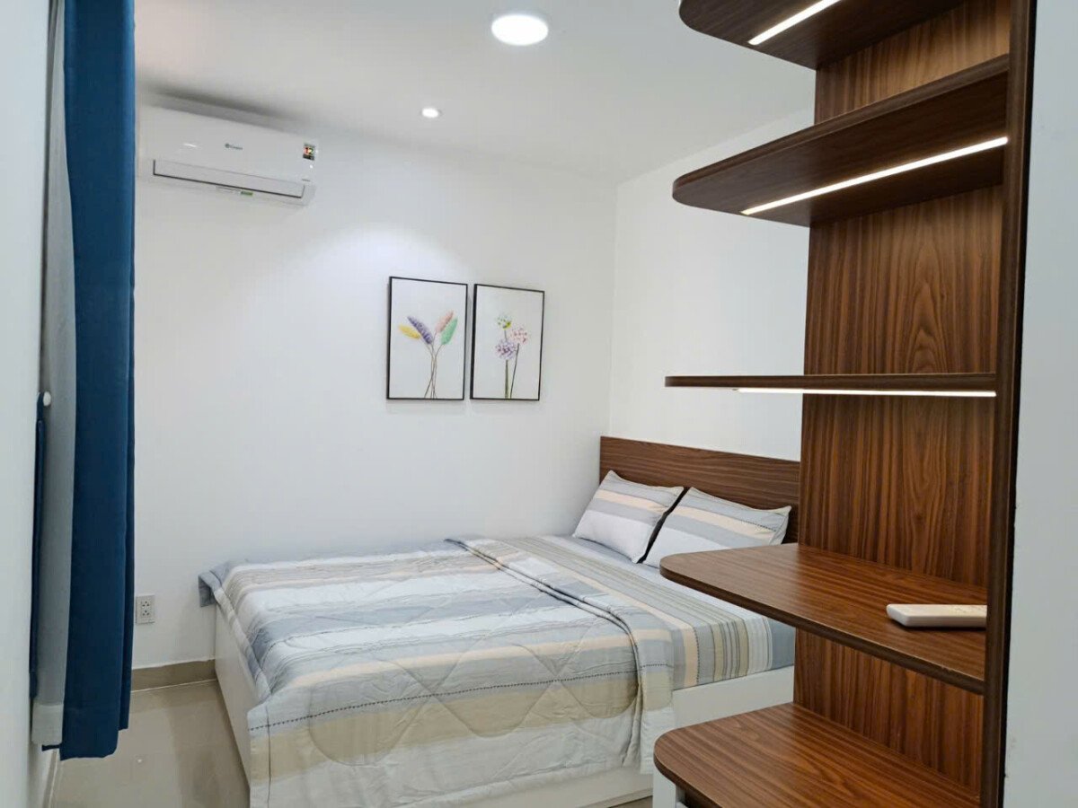 hinh anh phong ngu can ho can ban - Cần bán nhanh căn hộ 68m2, chung cư Sky Garden 3, giá 5.330 tỷ, nội thất đầy đủ, xem nhà dễ.