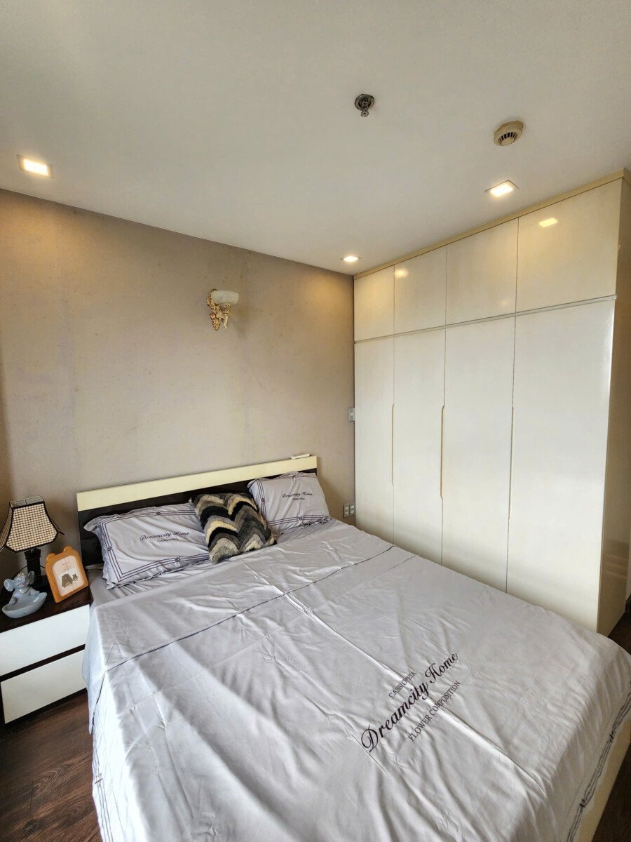 hinh anh phong ngu can ho can cho thue 1 - Cho thuê căn hộ 71m2, chung cư Scenic Valley 1, 02pn, giá 20tr/tháng, nhà đẹp, đầy đủ nội thất.