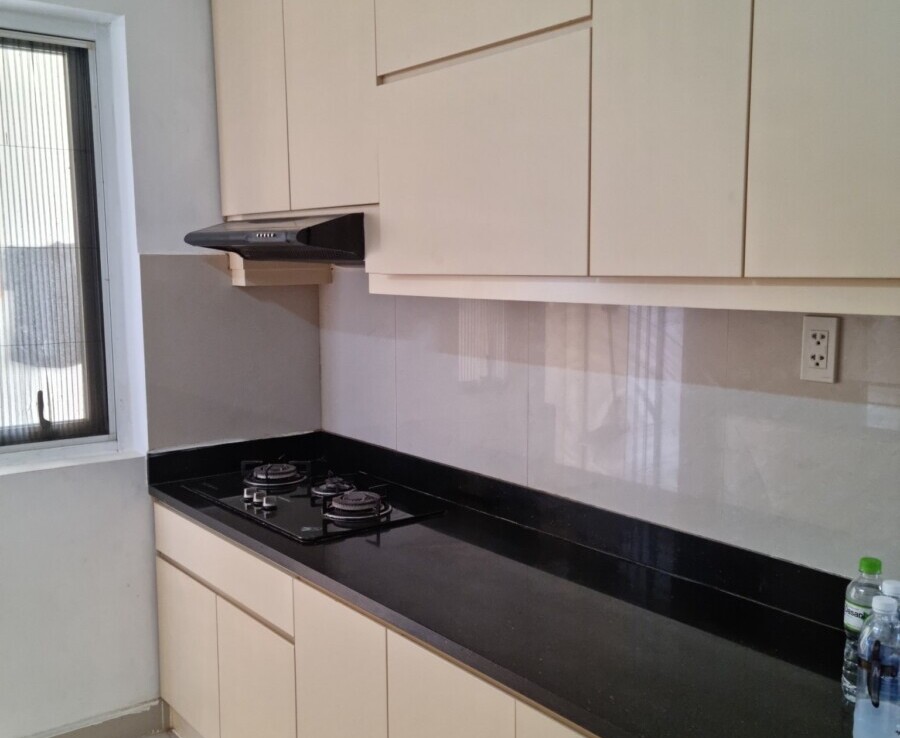 khong gian bep 1 900x738 - Giá mua bán căn hộ 3pn tòa B chung cư Green View phường Tân Mỹ T1/2026