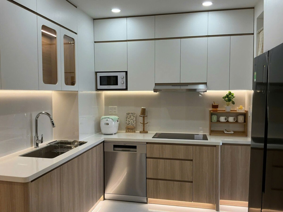 khong gian bep can ho ban 2 - Giá mua bán căn hộ 3pn góc 72m2 tòa 14a chung cư Sky Garden 3 phường Tân Hưng T1/2026