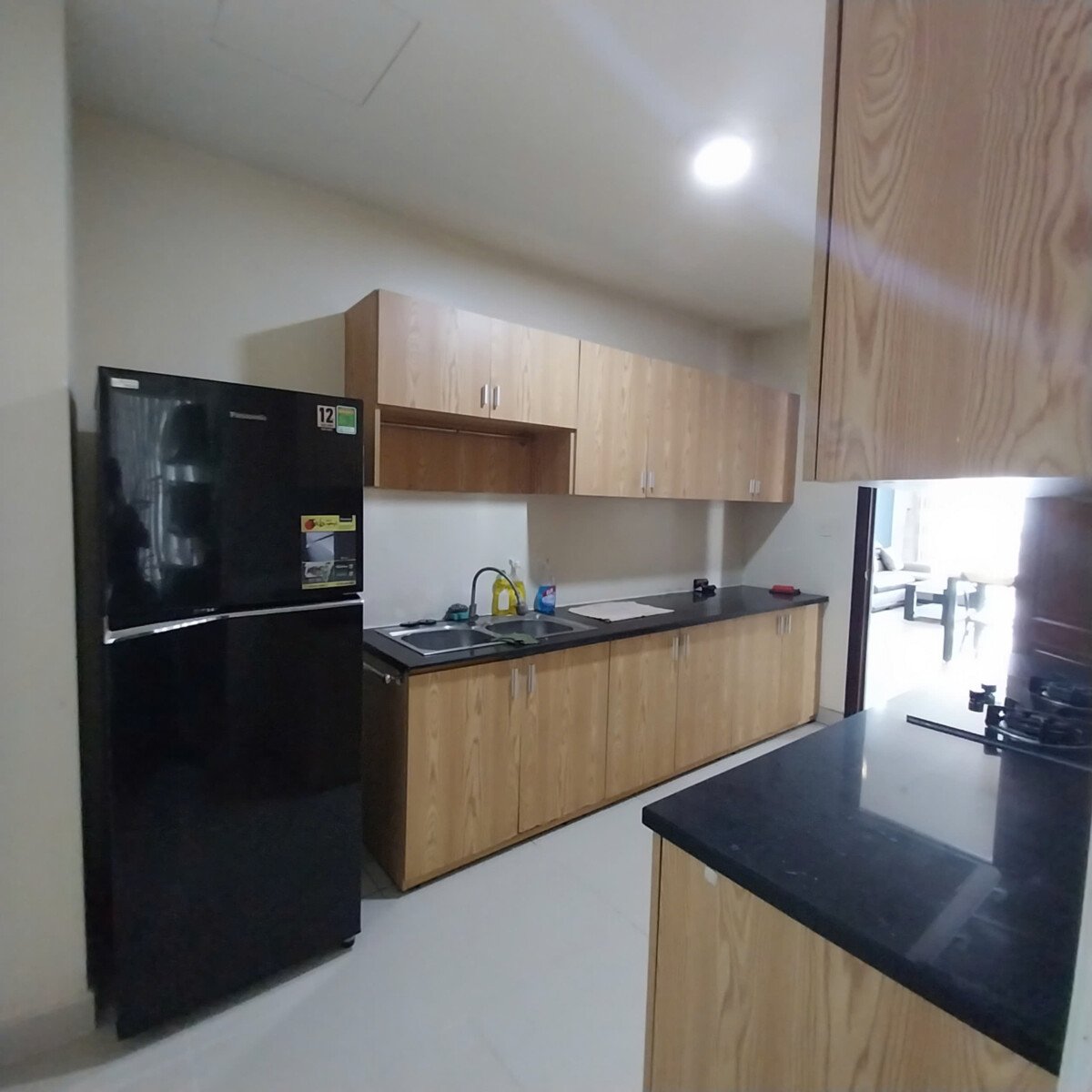 khong gian bep rong rai 1 - Giá mua bán căn hộ 3pn tòa A chung cư Riverside Residence phường Tân Mỹ T1/2026