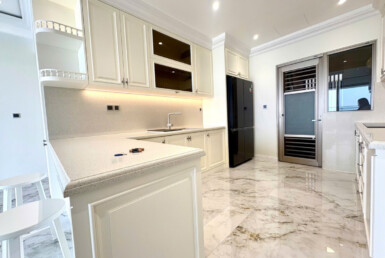 khong gian bep rong rai 3 385x258 - Giá cho thuê căn hộ 3pn căn số 06 tòa H chung cư The Peak m8 phường Tân Mỹ T1/2026