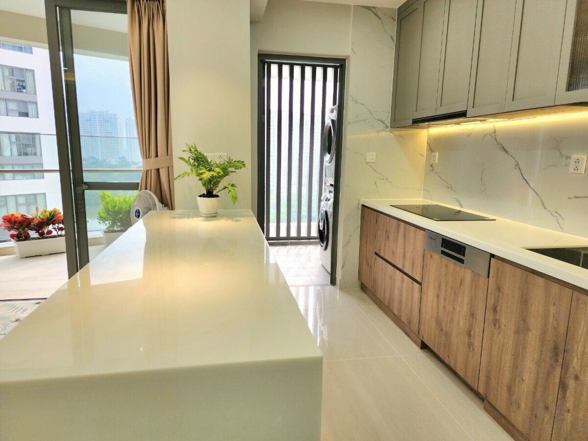 khong gian bep rong rai 5 - Bán gấp căn hộ 3pn diện tích 130m2 chung cư Riverpark Premier nội thất cao cấp giá 21 tỷ