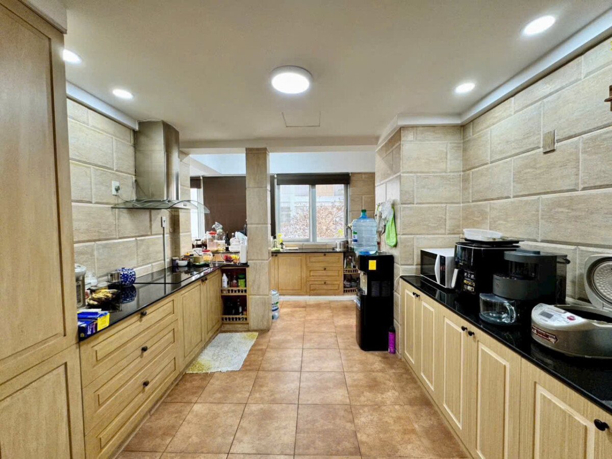 khong gian bep rong rai 8 - Giá mua bán Penthouse 4pn chung cư Mỹ Tú 1 phường Tân Hưng T1/2026