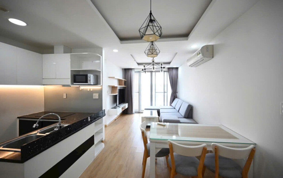 khong gian bep va phong an 1 1170x738 - Bán gấp căn hộ Scenic Valley 1, 2pn lầu cao, nội thất cao cấp, giá 6,950 tỷ