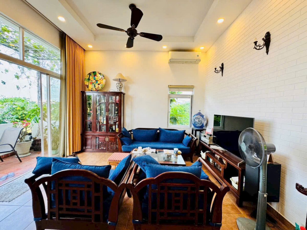 khong gian phong khach rong rai 1 - Giá mua bán Penthouse 4pn chung cư Mỹ Tú 1 phường Tân Hưng T1/2026