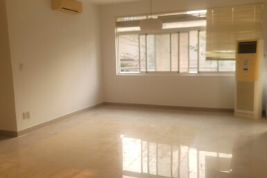 khong gian phong khach rong rai 2 385x258 - Mua b&aacute;n căn hộ Chung cư Cảnh Vi&ecirc;n Ph&uacute; Mỹ Hưng Quận 7, gi&aacute; rẻ