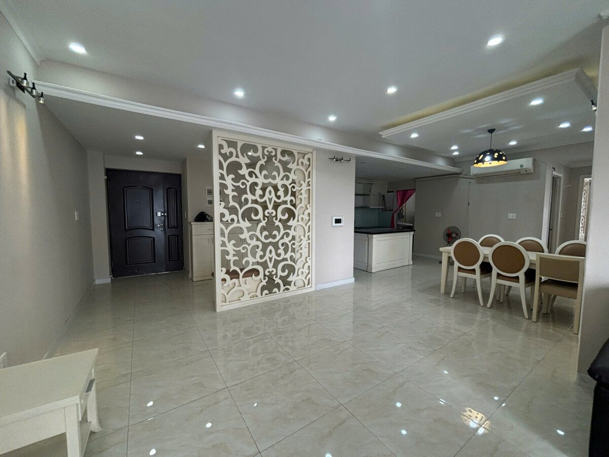 nha dep happy valley can ban - Bán căn hộ Happy Valley. DT 135m2 Nhà đầy đủ nội thất- thiết kế 3 Phòng ngủ-2wc- Nhà trống vào ngay. Giá 13.2 Tỷ