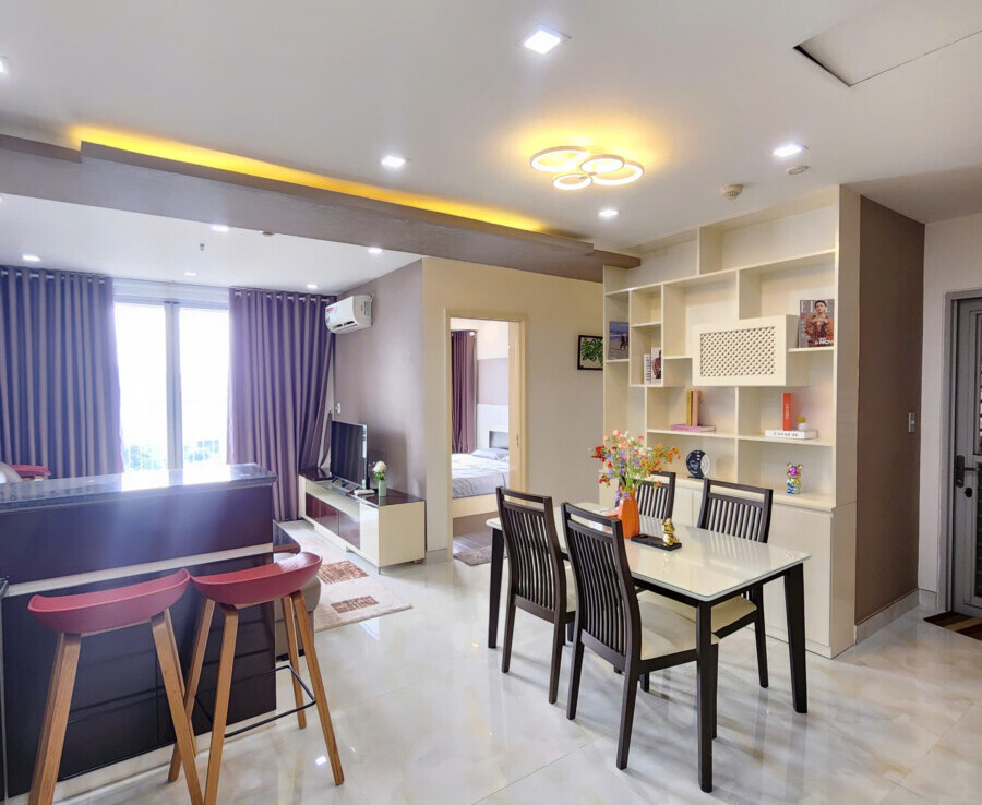 phong khach anh sang tu nhien can ho scenic ban 900x738 - Bán căn hộ Scenic Valley 1. DT 71m2 Nhà đẹp- Nội thất như hình- 2 Phòng-2wc- Đang trống vào ở ngay- Giá 7.2 Tỷ