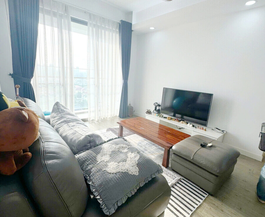phong khach can ho 2 900x738 - Bán gấp căn hộ 2pn tòa C lầu cao, view biệt thự, có ô xe chung cư Hưng Phúc Happy Residence giá 8 tỷ