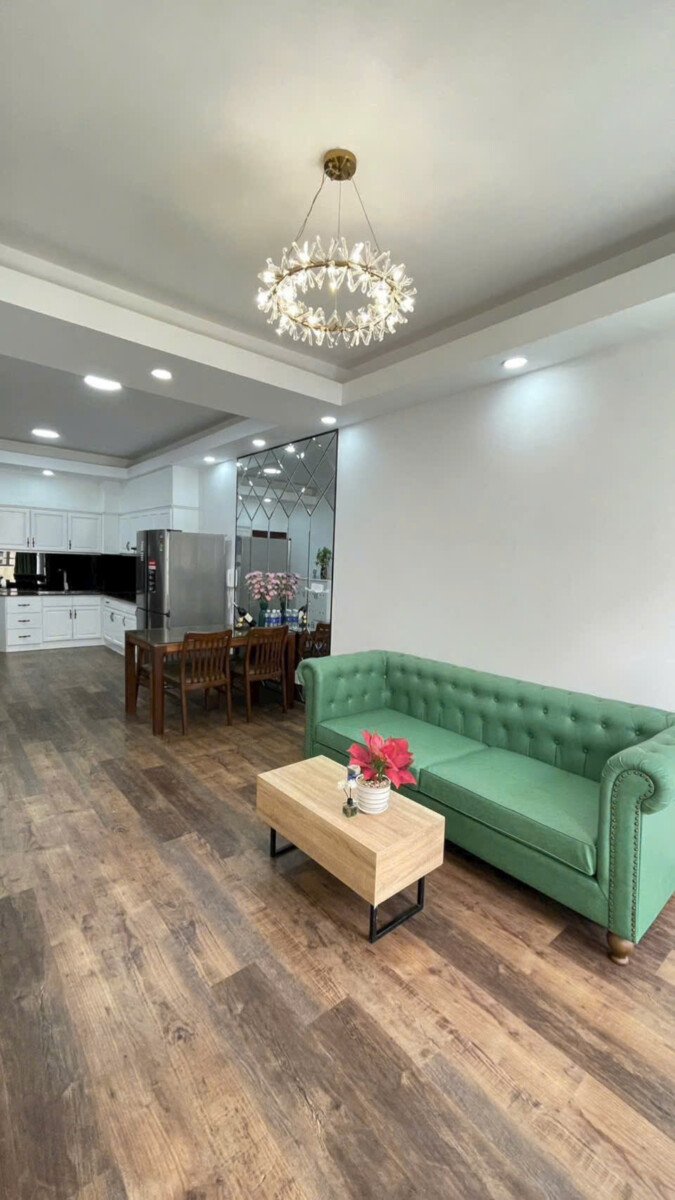 phong khach can ho ban 1 - Bán căn hộ chung cư Sky Garden 2, căn hộ 71m2, 02pn, giá 5.250 tỷ, nhà đầy đủ nội thất.