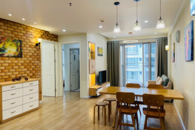 phong khach can ho ban 11 385x258 - Gía bán trước Tết căn hộ 77m2, chung cư Scenic Valley 1, 02pn, 7.550 tỷ, nhà có hợp đồng thuê 18tr500/tháng.