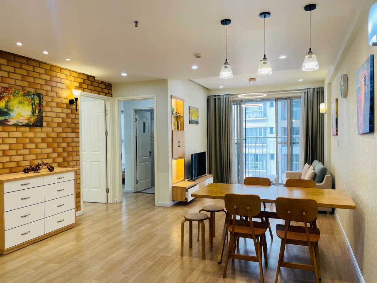 phong khach can ho ban 11 - Gía bán trước Tết căn hộ 77m2, chung cư Scenic Valley 1, 02pn, 7.550 tỷ, nhà có hợp đồng thuê 18tr500/tháng.