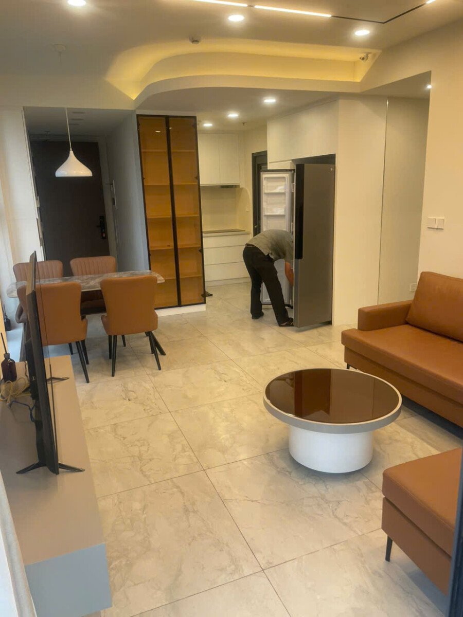 phong khach can ho ban 14 - Giá mua bán căn hộ 2pn tòa A chung cư Cardinal Court phường Tân Mỹ T1/2026