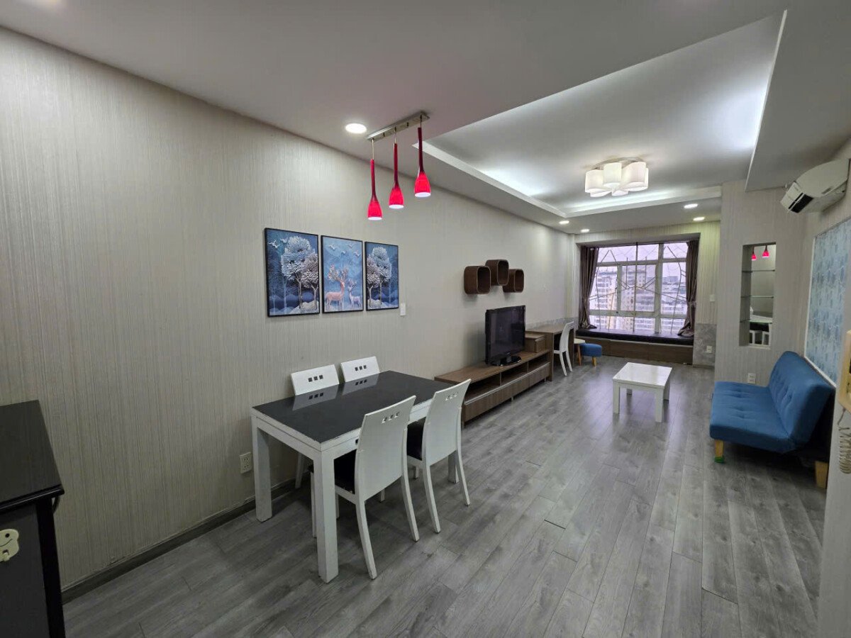 phong khach can ho ban 16 - Giá mua bán căn hộ 2pn - 56m2 tòa 7E chung cư Sky Garden 3 phường Tân Hưng T1/2026