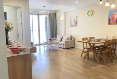 phong khach can ho ban 2 385x258 - Cho thuê căn góc 77m2, chung cư Scenic Valley 1, 02pn, giá 19tr/tháng, nội thất đầy đủ.