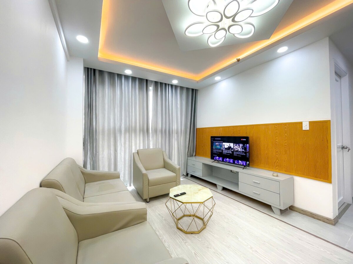 phong khach can ho ban 20 - Cho thuê căn hộ 77m2, chung cư Scenic Valley 2, 02pn, giá 19tr/tháng, nội thất đầy đủ, xem nhà dễ.