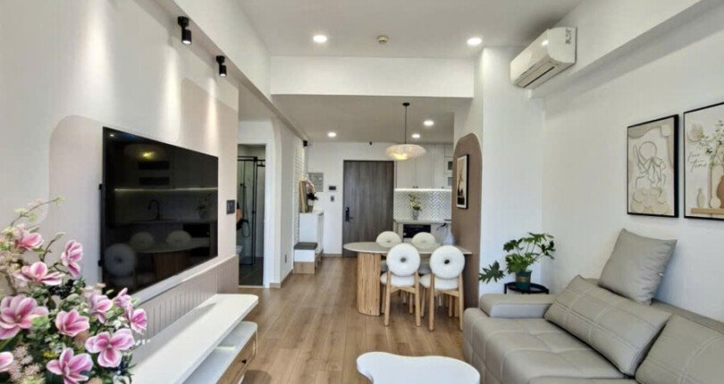 Bán trước tết căn hộ Saigon South Residences. DT 75m2 Nhà đẹp-Lầu cao- 2 phòng-2wc- Nội thất như hình- Giá 6.490 Tỷ