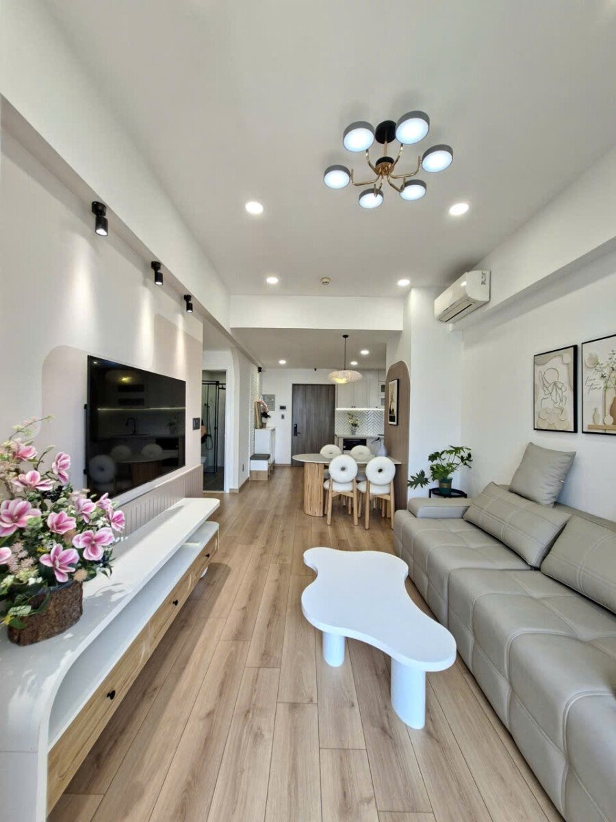 phong khach can ho ban 27 - Bán trước tết căn hộ Saigon South Residences. DT 75m2 Nhà đẹp-Lầu cao- 2 phòng-2wc- Nội thất như hình- Giá 6.490 Tỷ