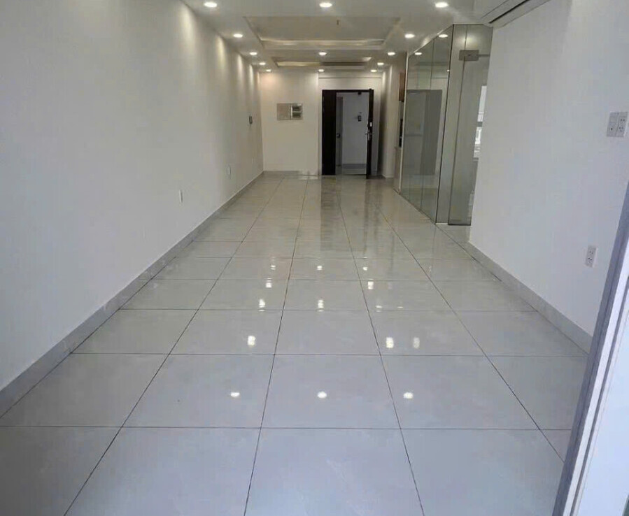 phong khach can ho ban 32 899x738 - Bán gấp căn hộ 3pn căn góc lầu cao tòa D chung cư Scenic Valley 1 giá 9,5 tỷ có ô xe